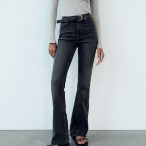 ZARA FULL LENGTH TRF MID-RISE FLARE JEANS SIZE 34